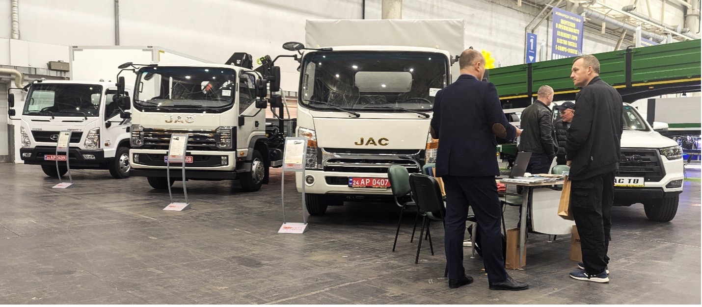 вантажівки бренду JAC