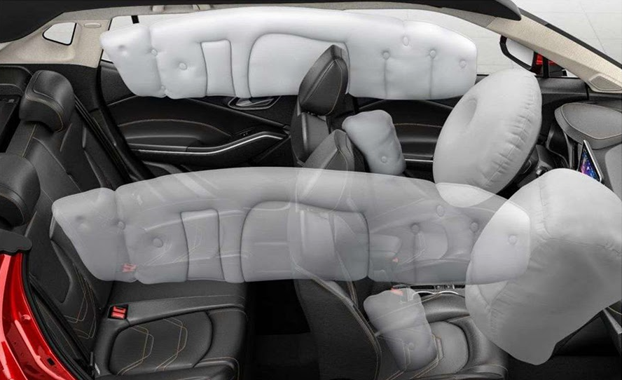 автомобіль оснащений 4 або 6 подушками безпеки