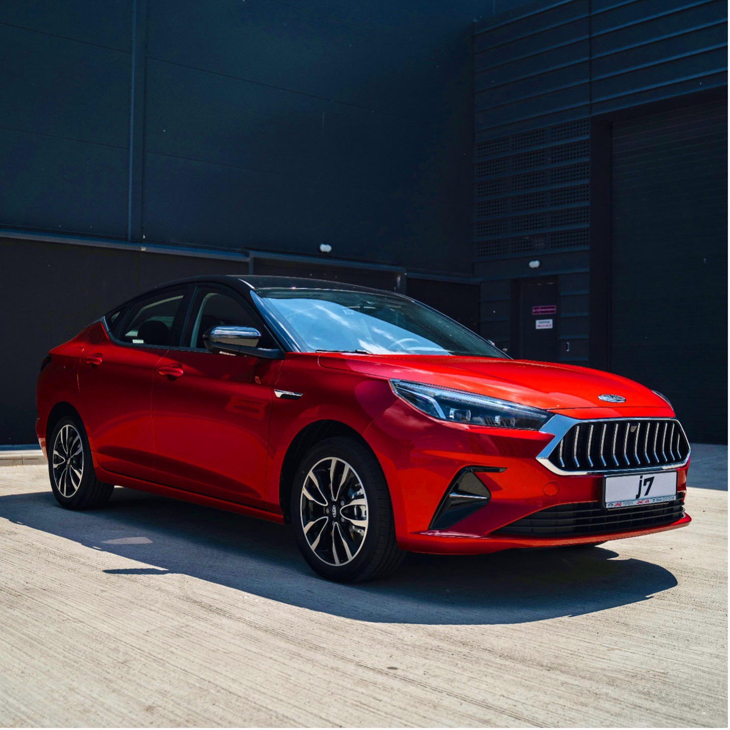 найвдаліший момент для купівлі новенького елегантного ліфтбеку J7