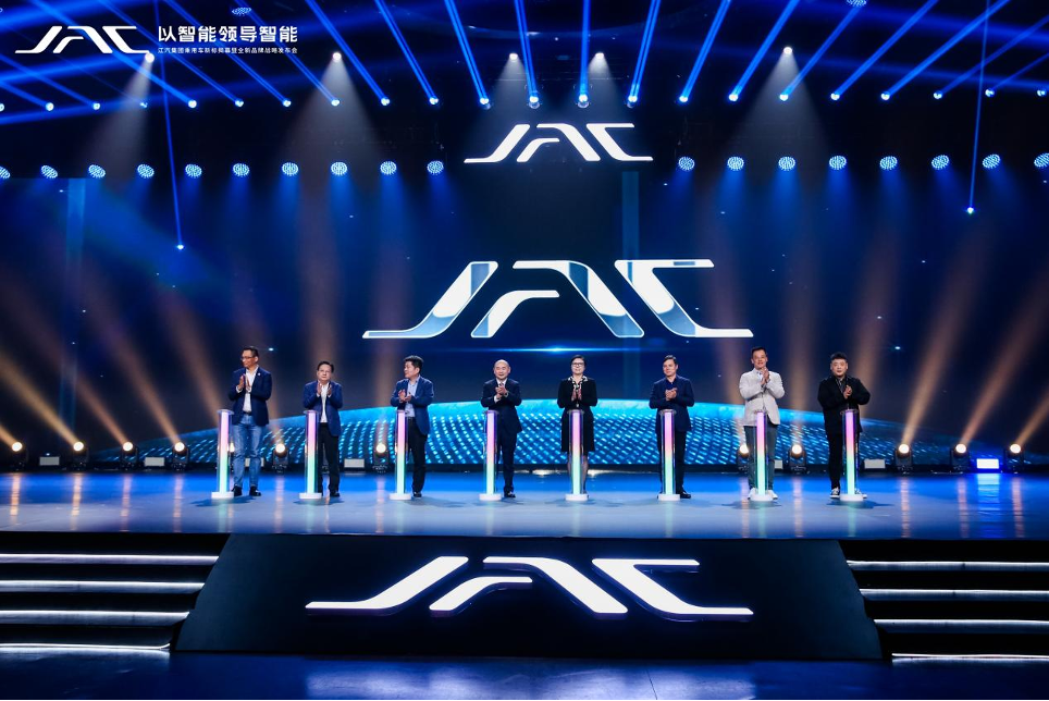 Прискорення переходу до інтелектуальних транспортних засобів, які працюють на відновлювальному джерелі енергії